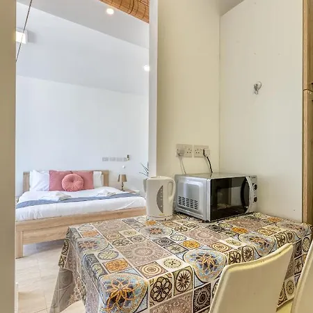 Penthouse Studio, With With Private Balcony & Wifi By 360 Estates * سانت جوليان