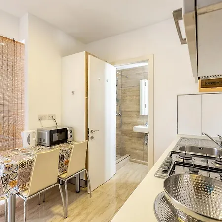 Penthouse Studio, With With Private Balcony & Wifi By 360 Estates Lägenhet