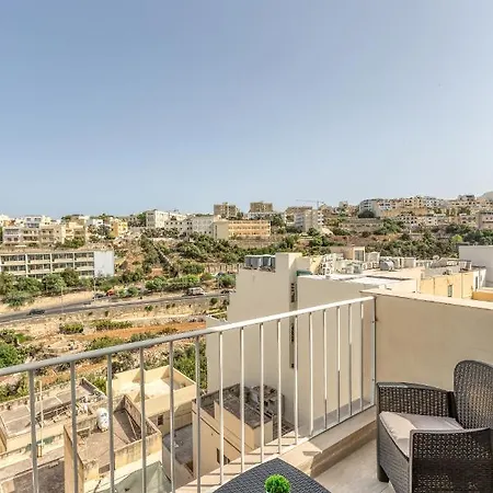 Penthouse Studio, With With Private Balcony & Wifi By 360 Estates شقة