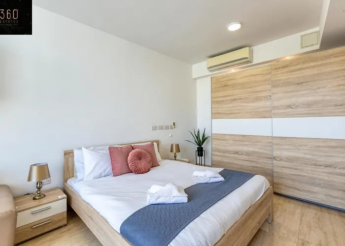 Penthouse Studio, With With Private Balcony & Wifi By 360 Estates Apartament