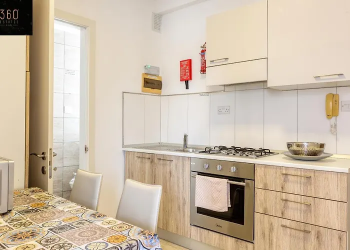 Penthouse Studio, With With Private Balcony & Wifi By 360 Estates Apartament *