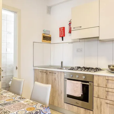 Penthouse Studio, With With Private Balcony & Wifi By 360 Estates Apartment *